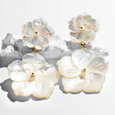 Women's Earrings KATERINA PSOMA Antheia White Flower Dangles Gold Plated Brass Mother Of Pearl SS22EAT01